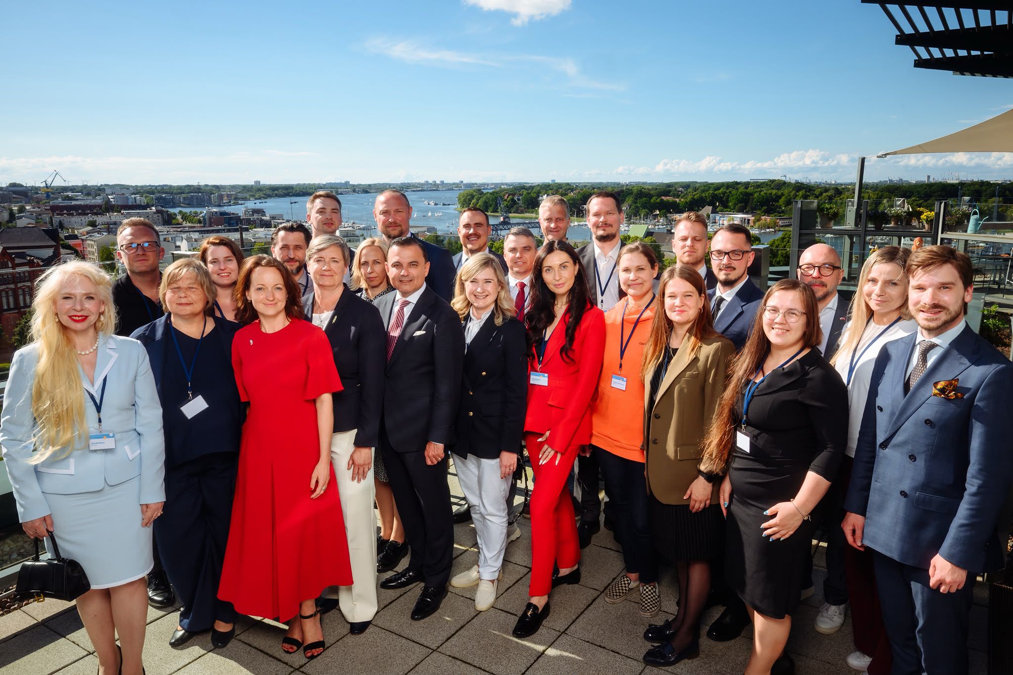 Veselības ministrs Hosams Abu Meri un "Veselības centrs 4" filiāles "Anti-Aging Institute" un vairāku citu filiāļu vadītāja Zane Rēvalde Latvijas uzņēmēju delegācijas sastāvā piedalās 21. Vācijas Nacionālajā veselības ekonomikas konferencē Rostokā. Phtothek/ Gregor Fischer