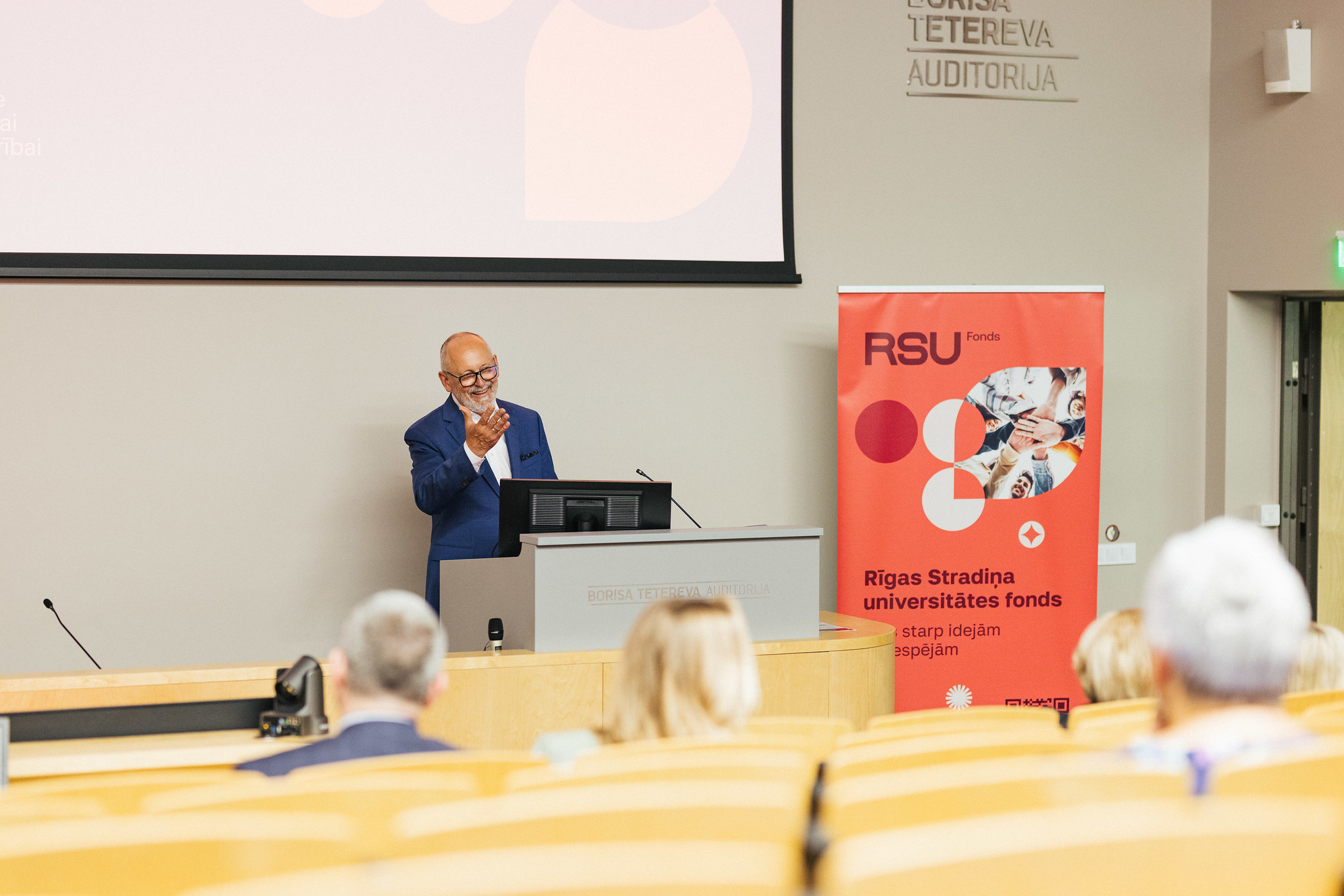 RSU rektors profesors Aigars Pētersons izsaka pateicību mecenātiem par ilggadēju sadarbību un atbalstu
