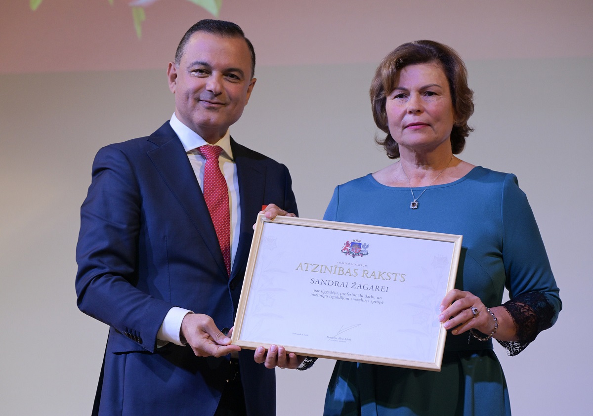 Atzinības raksts Sandrai Žagarei | Veselības ministrijas publicitātes foto