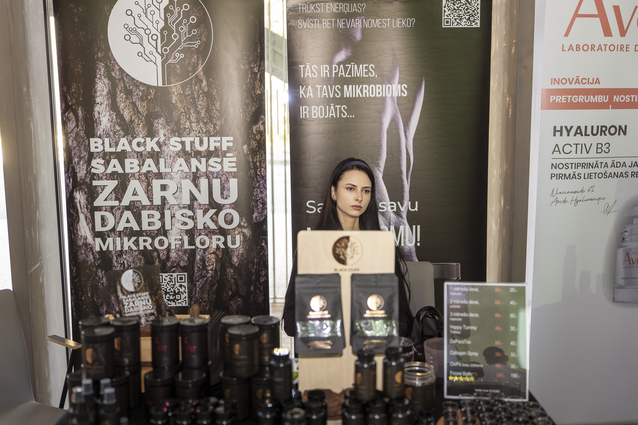 Black Stuff produktu stends veselības festivālā – uztura bagātinātāji zarnu mikrofloras līdzsvarošanai