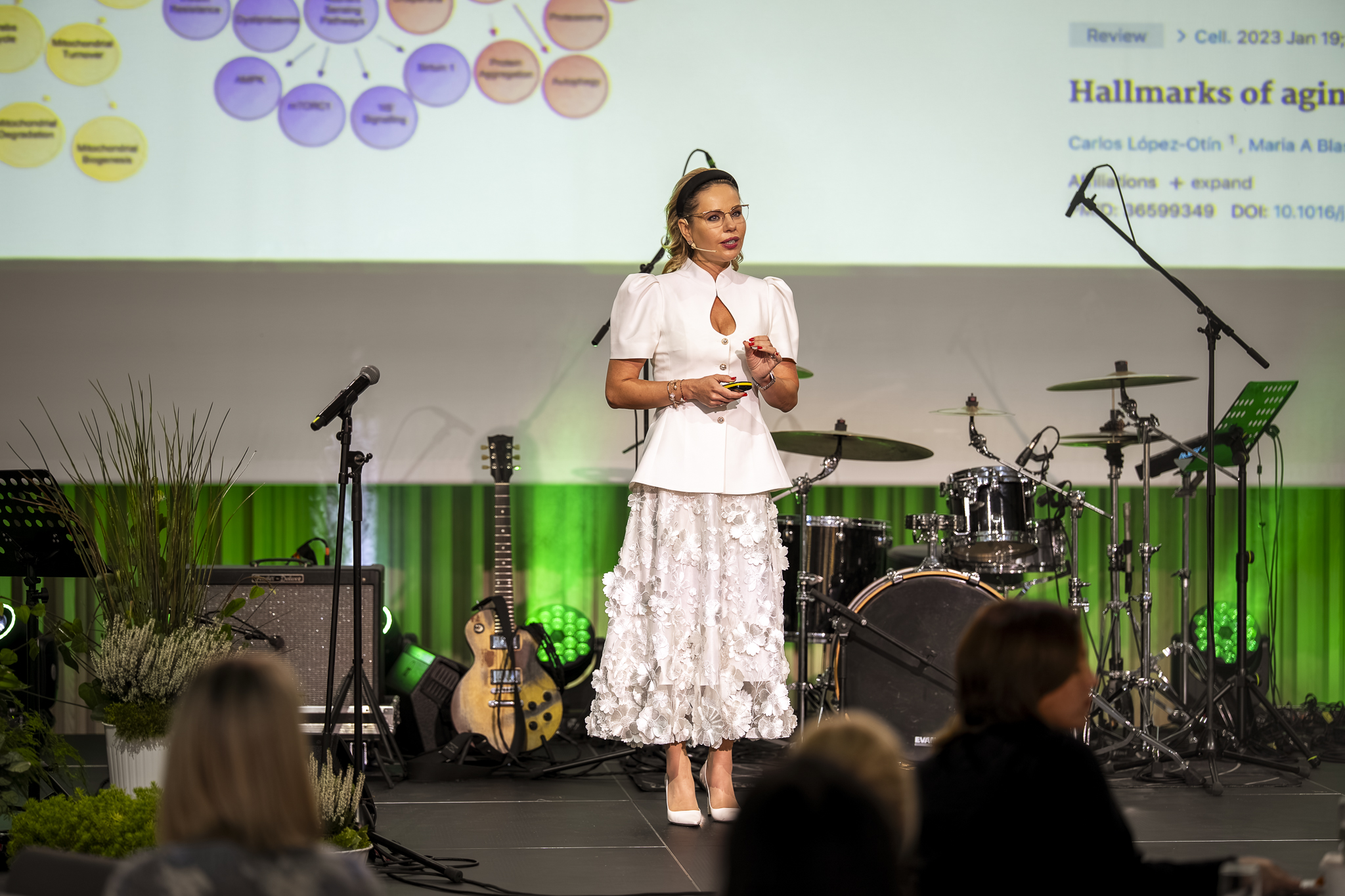 Lektors runā par veselības aprūpes nozīmi preventīvās veselības festivālā