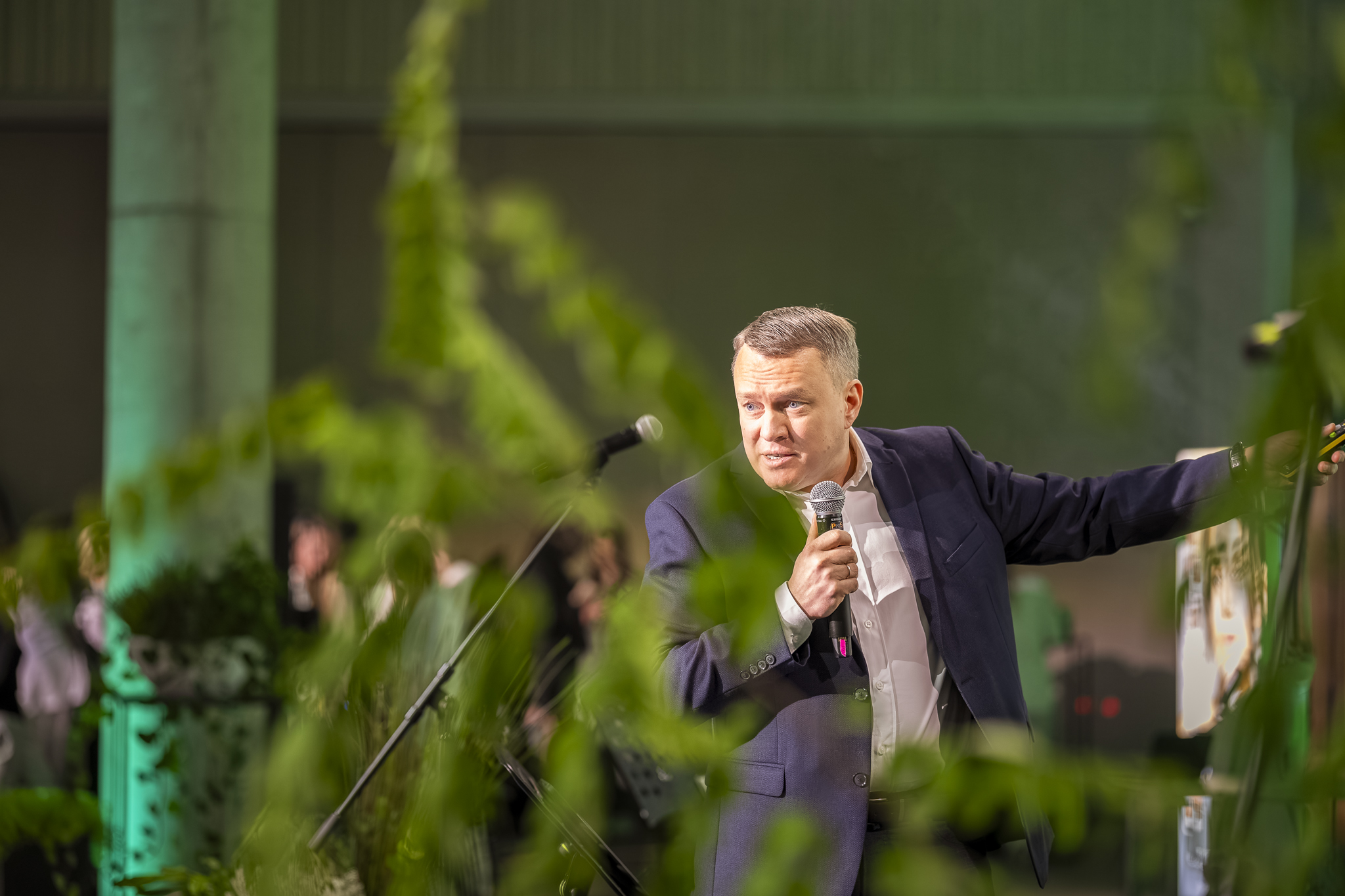 Lektors runā par veselības aprūpes nozīmi preventīvās veselības festivālā