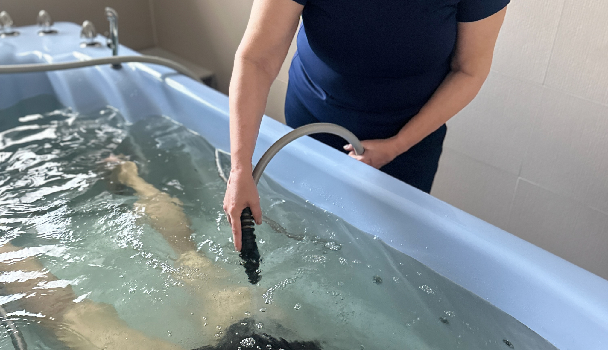 bilde majaslapai Zemūdens masāžas procedūra